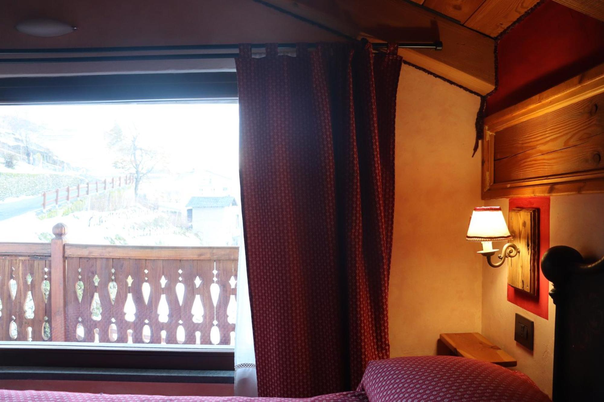 Agriturismo B&B Chevres A Cheval Charvensod ภายนอก รูปภาพ