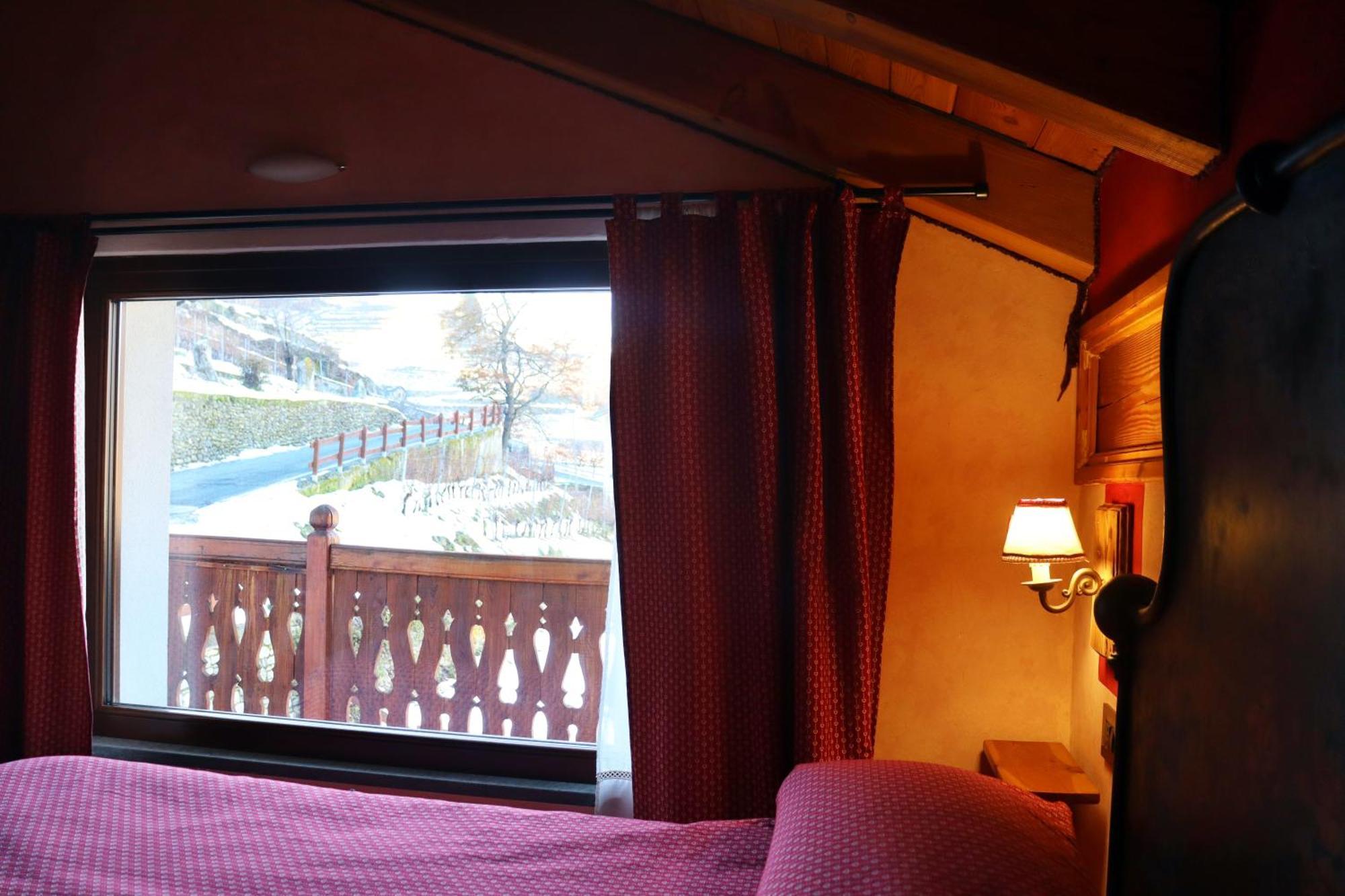 Agriturismo B&B Chevres A Cheval Charvensod ภายนอก รูปภาพ