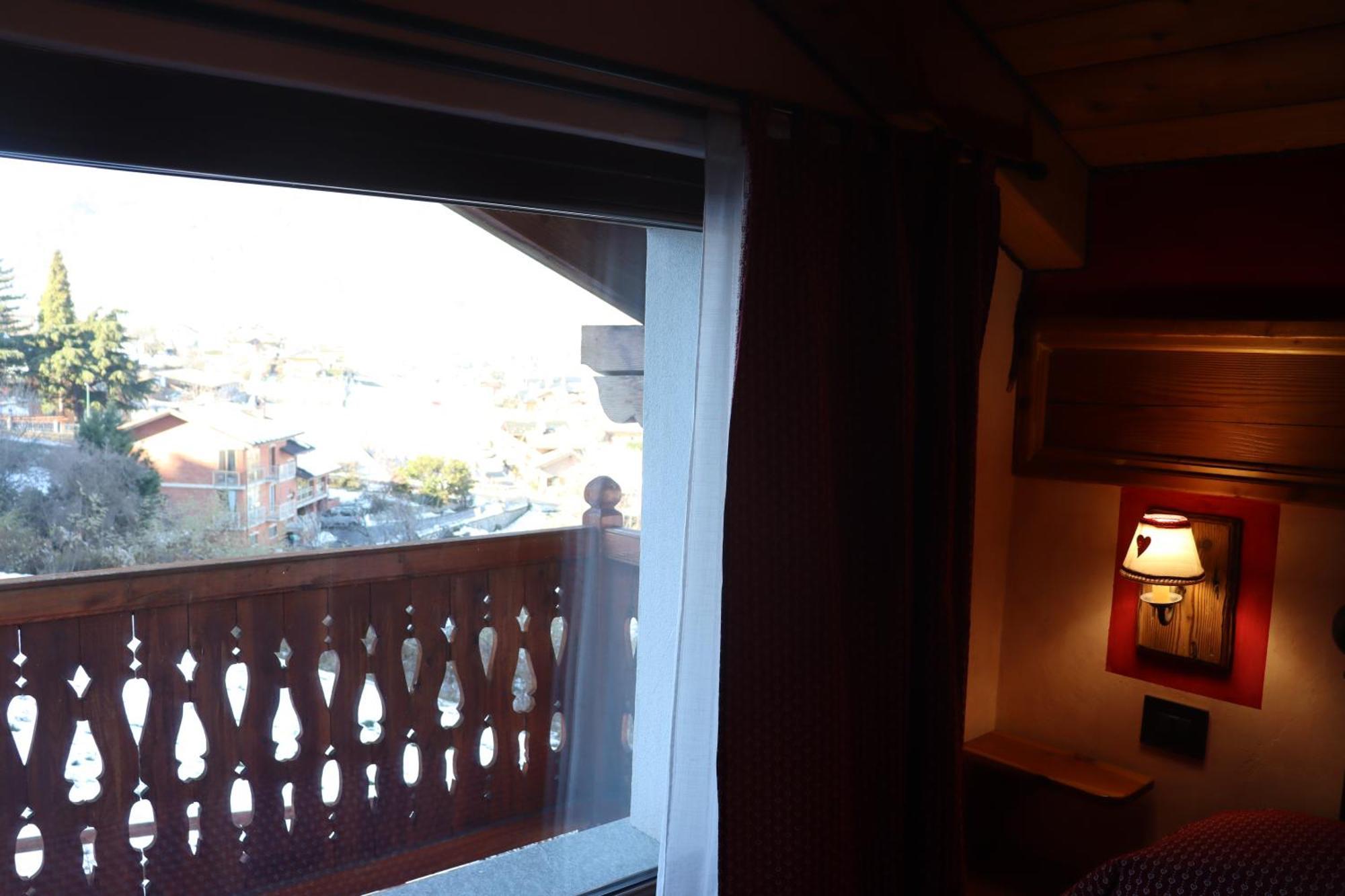 Agriturismo B&B Chevres A Cheval Charvensod ภายนอก รูปภาพ