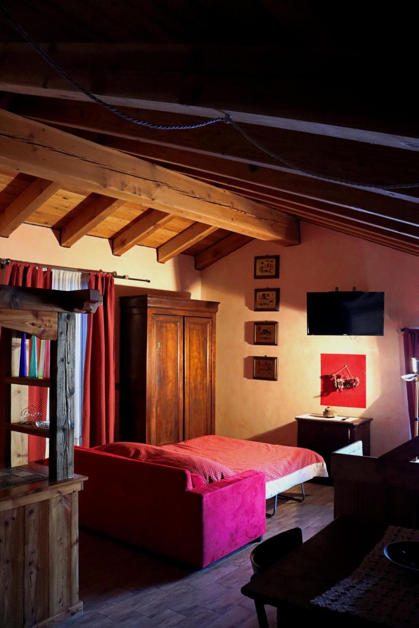 Agriturismo B&B Chevres A Cheval Charvensod ภายนอก รูปภาพ